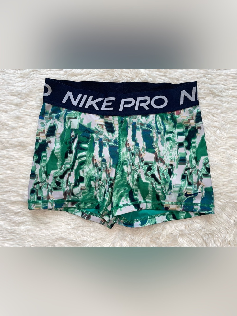 Nike pros green print Nike Pro shorts women’s M medium compression gym dri fit